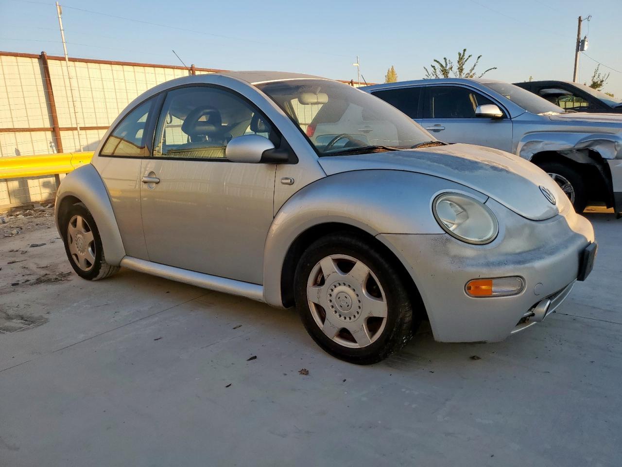 2001 Volkswagen New Beetle Gls - Image 4