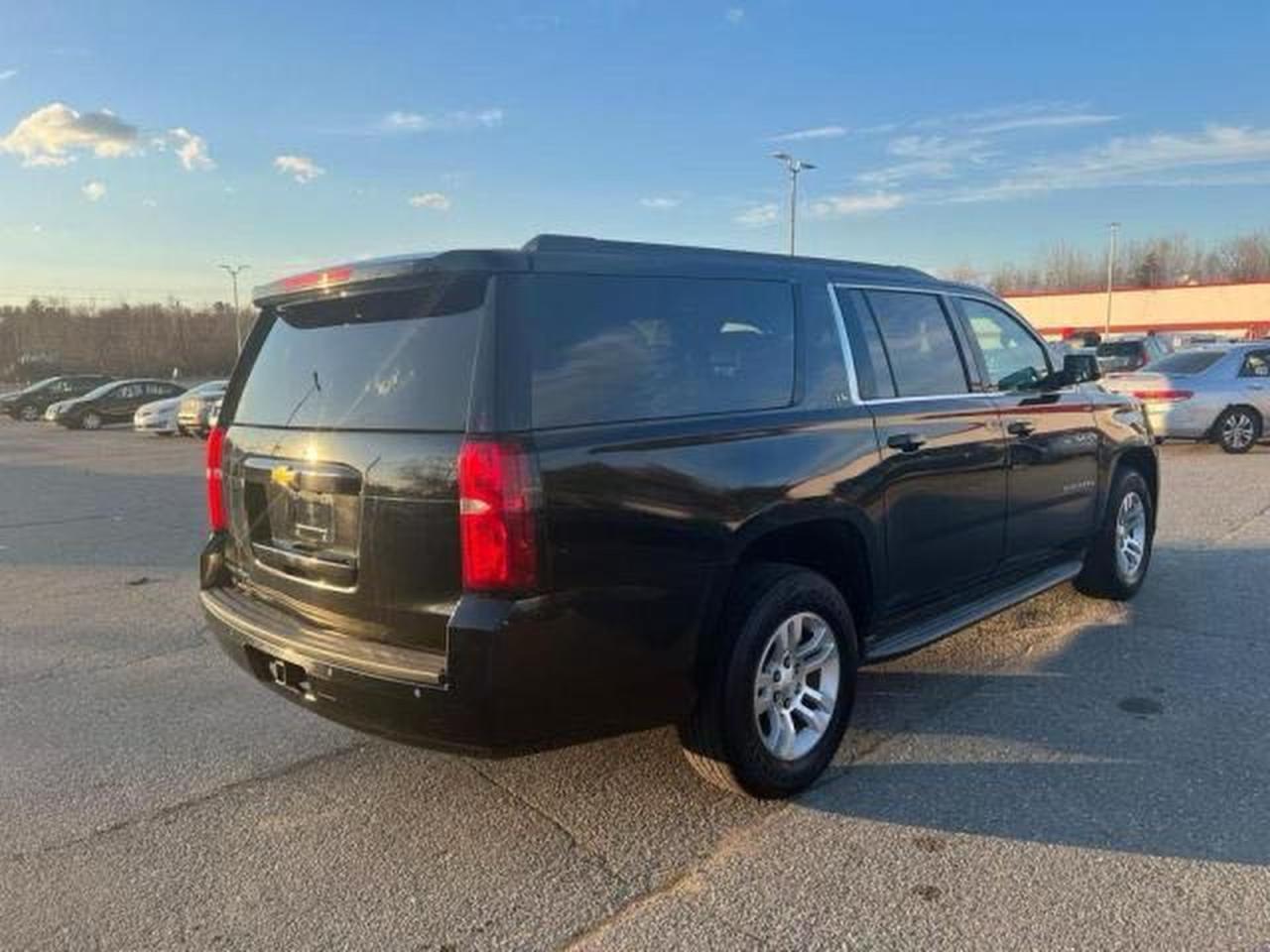 2015 Chevrolet Suburban K1500 Ls - Image 4