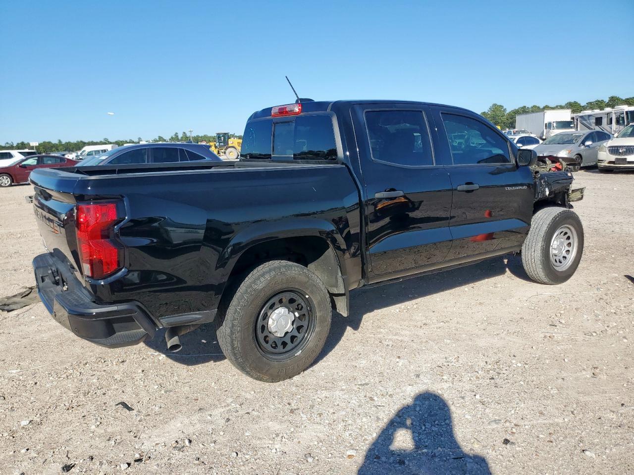 2025 Chevrolet Colorado - Image 3