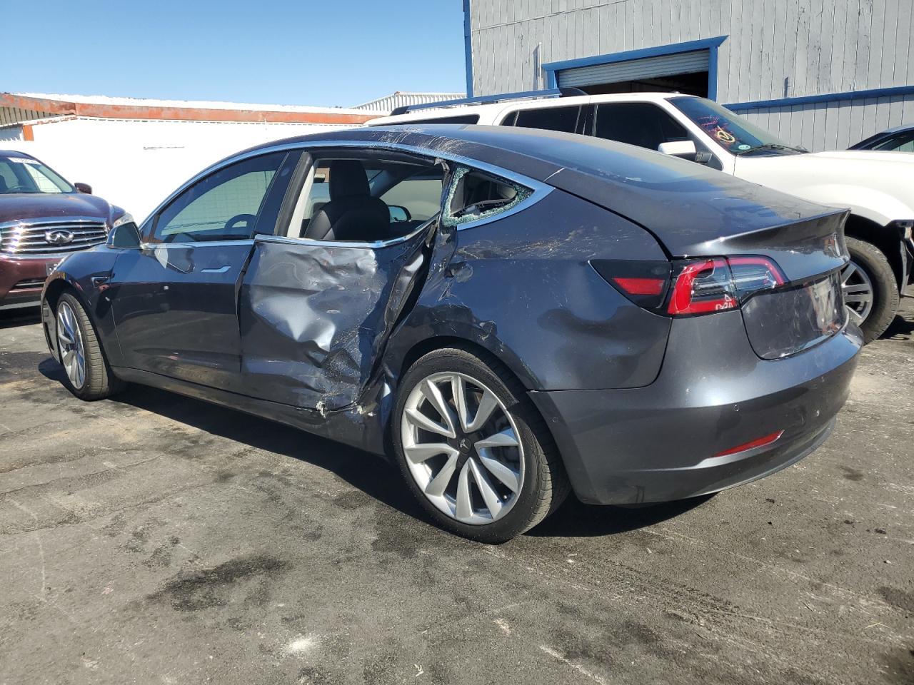 2018 Tesla Model 3 - Фото 2