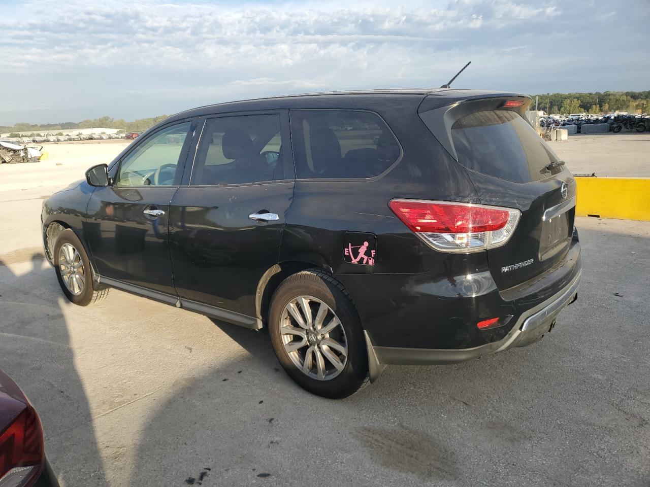 2013 Nissan Pathfinder S - Фото 2