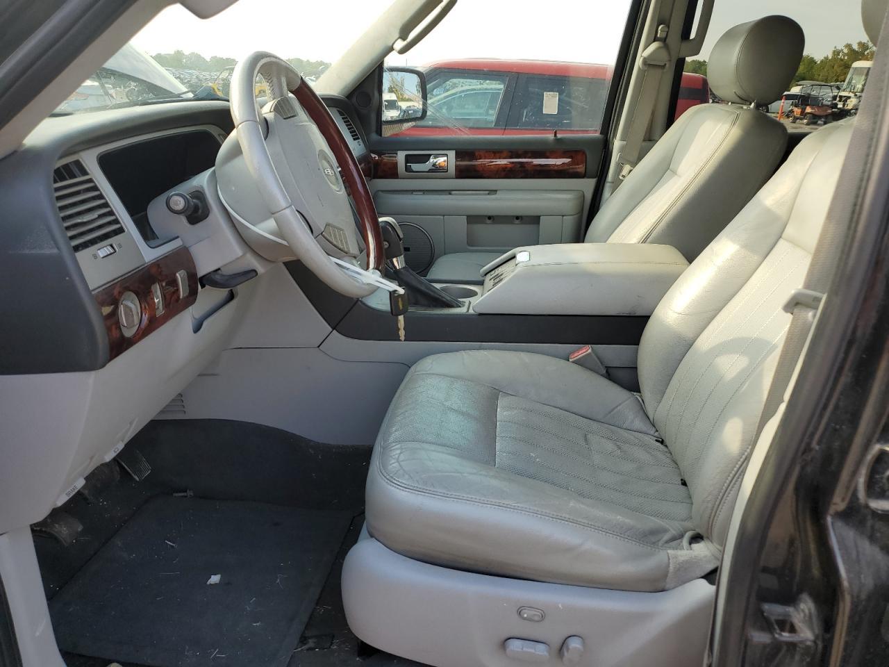2004 Lincoln Navigator - Фото 7