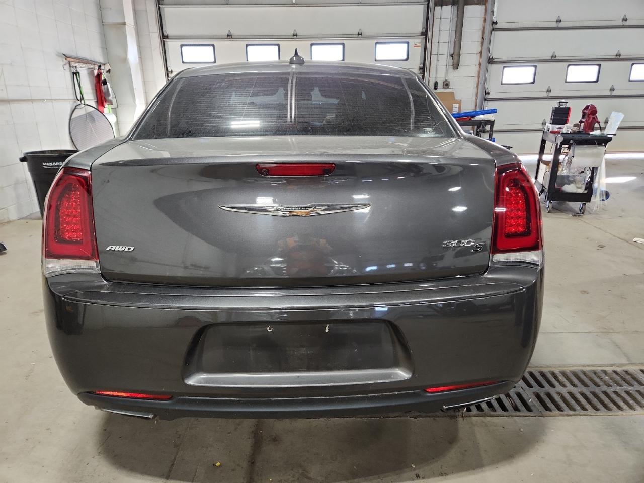 2017 Chrysler 300 S - Image 6