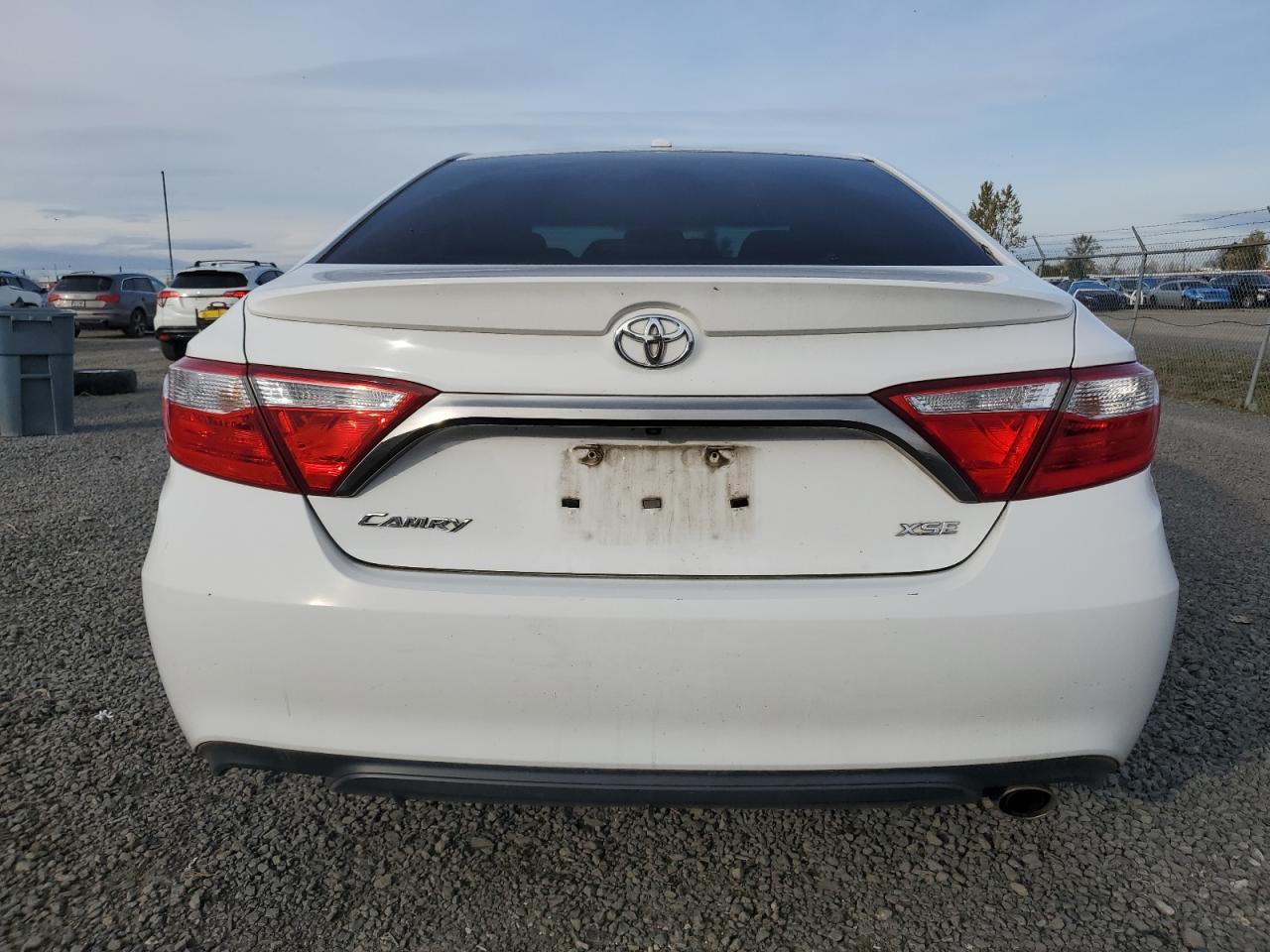 2016 Toyota Camry Le - Фото 6
