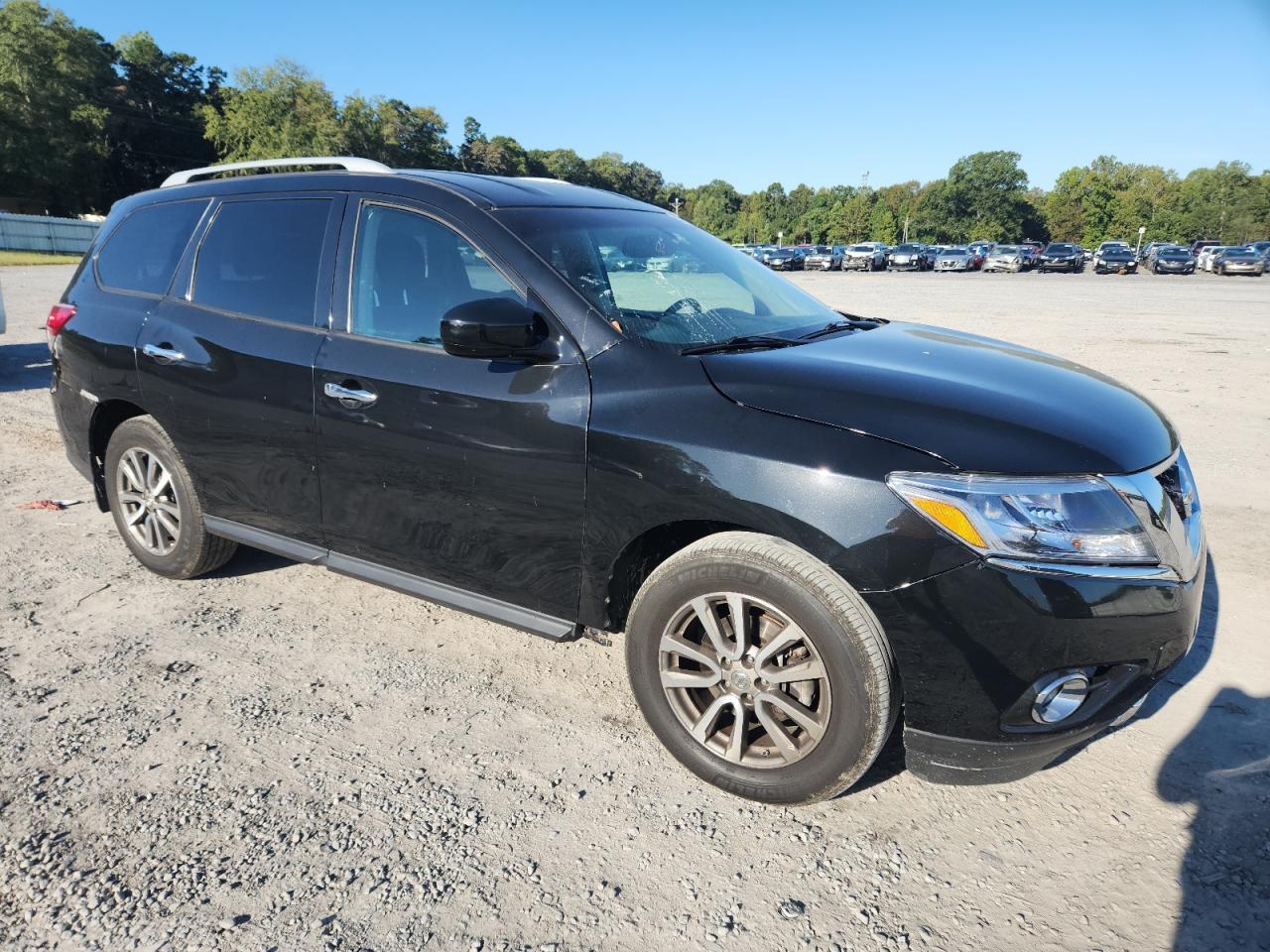 2015 Nissan Pathfinder S - Image 4