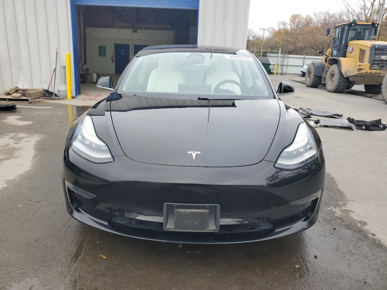 2018 Tesla Model 3 - Image 5