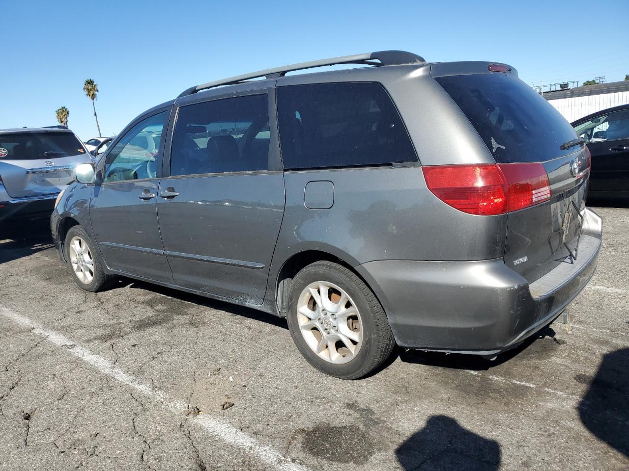 2004 Toyota Sienna Xle - Image 2
