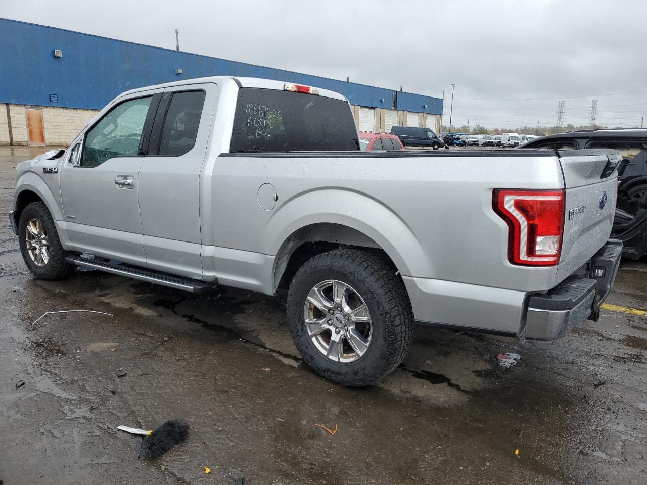 2015 Ford F150 Super Cab - Фото 2
