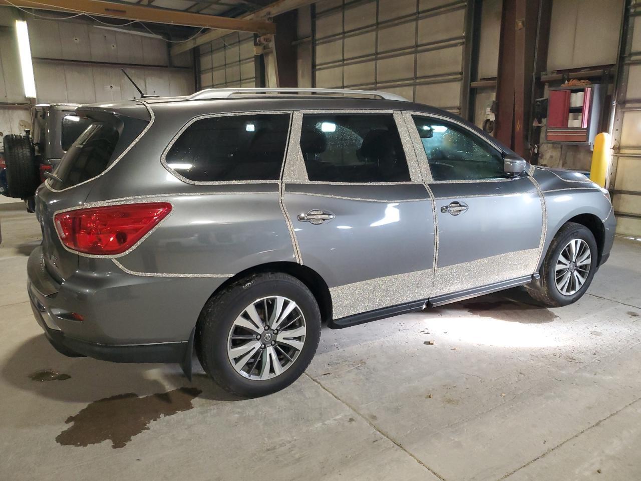 2017 Nissan Pathfinder S - Image 3