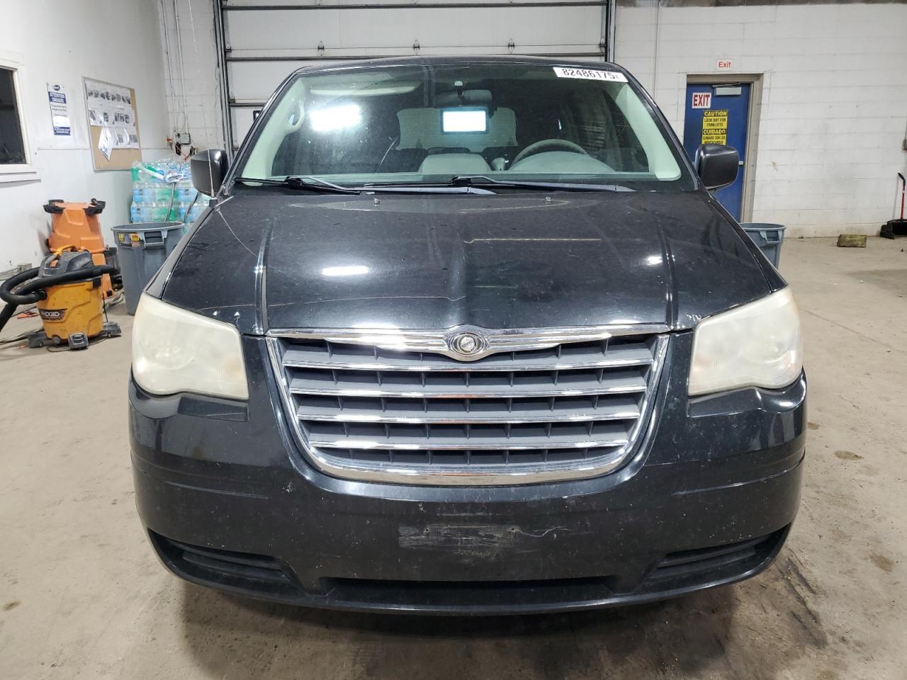 2009 Chrysler Town & Country Lx - Фото 5