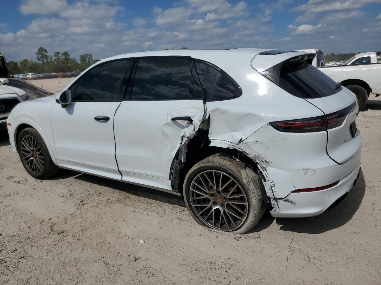 2023 Porsche Cayenne S - Фото 2