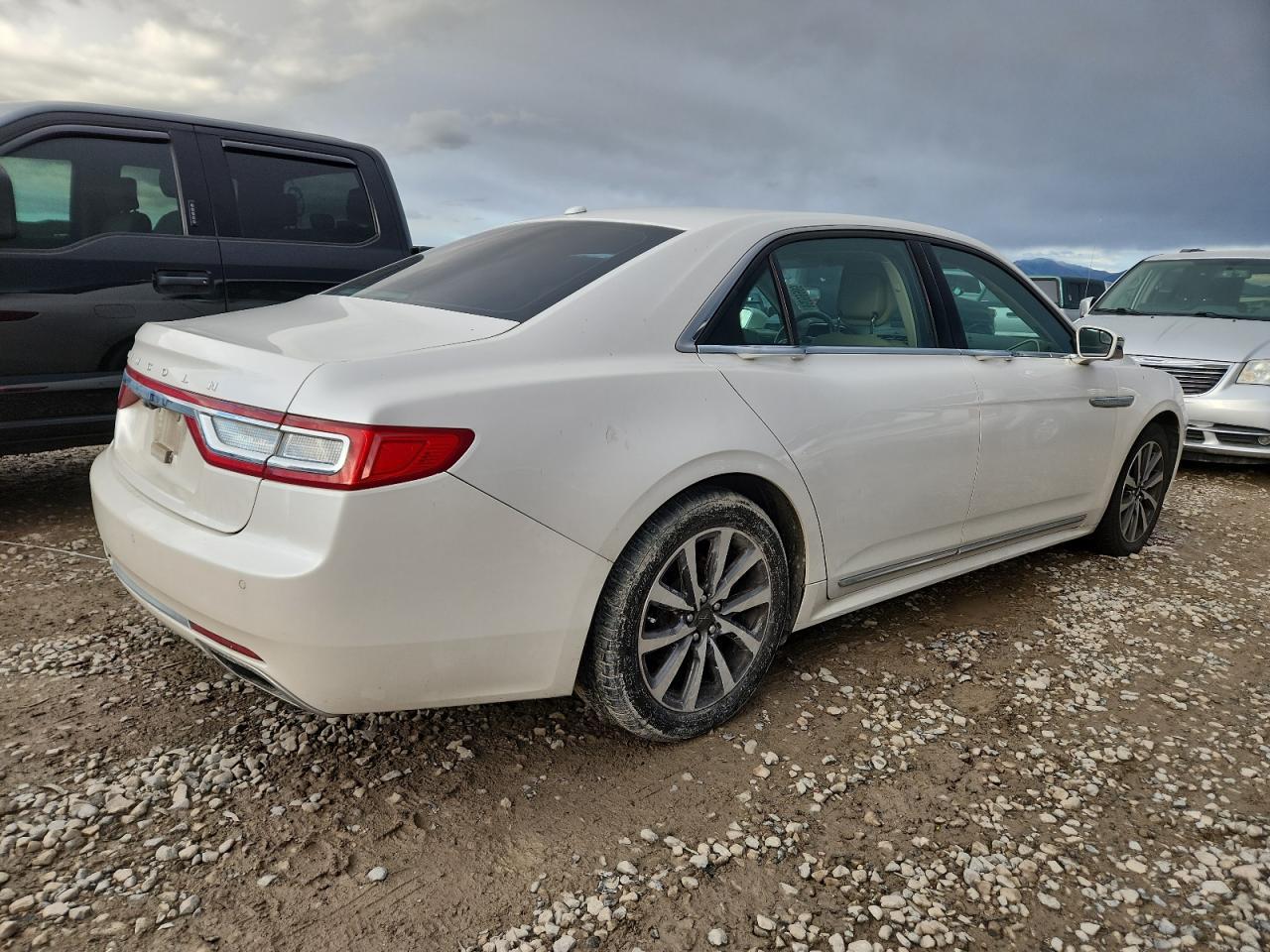 2017 Lincoln Continental Premiere - Фото 3