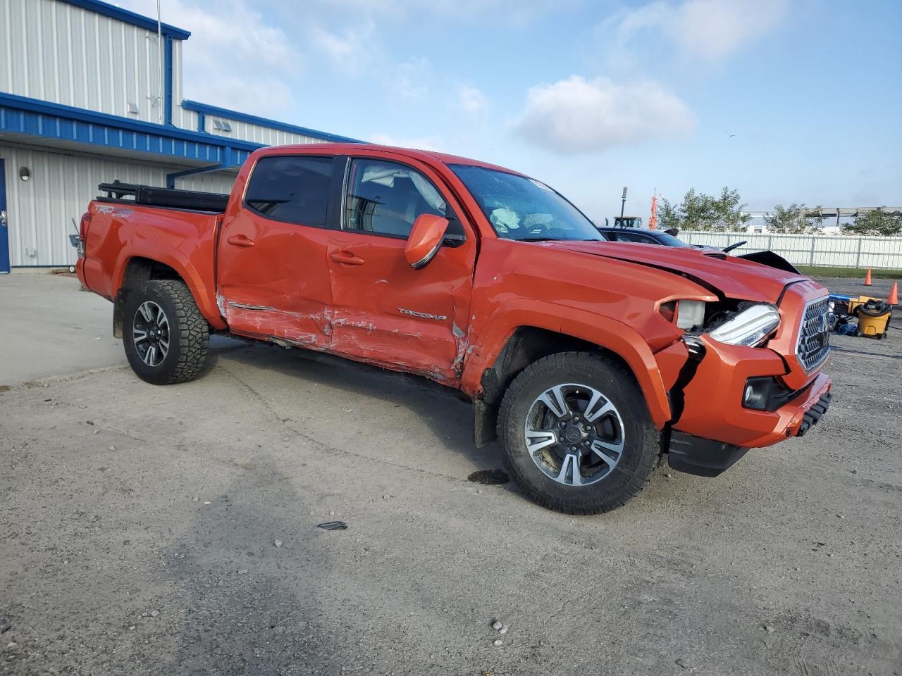 2018 Toyota Tacoma Double Cab - Фото 4