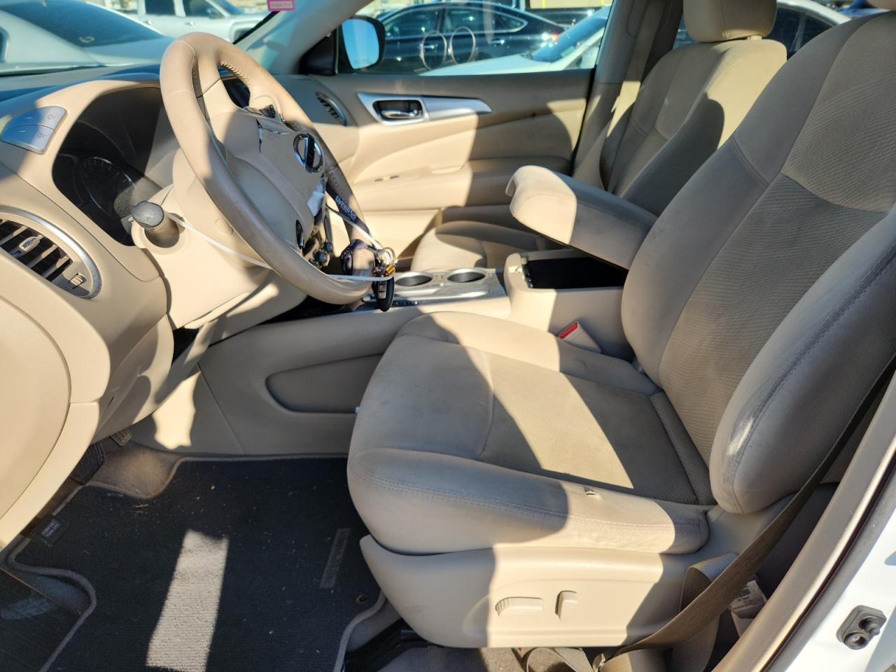 2014 Nissan Pathfinder S - Image 7