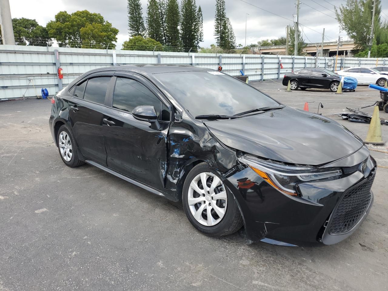 2022 Toyota Corolla Le - Image 4