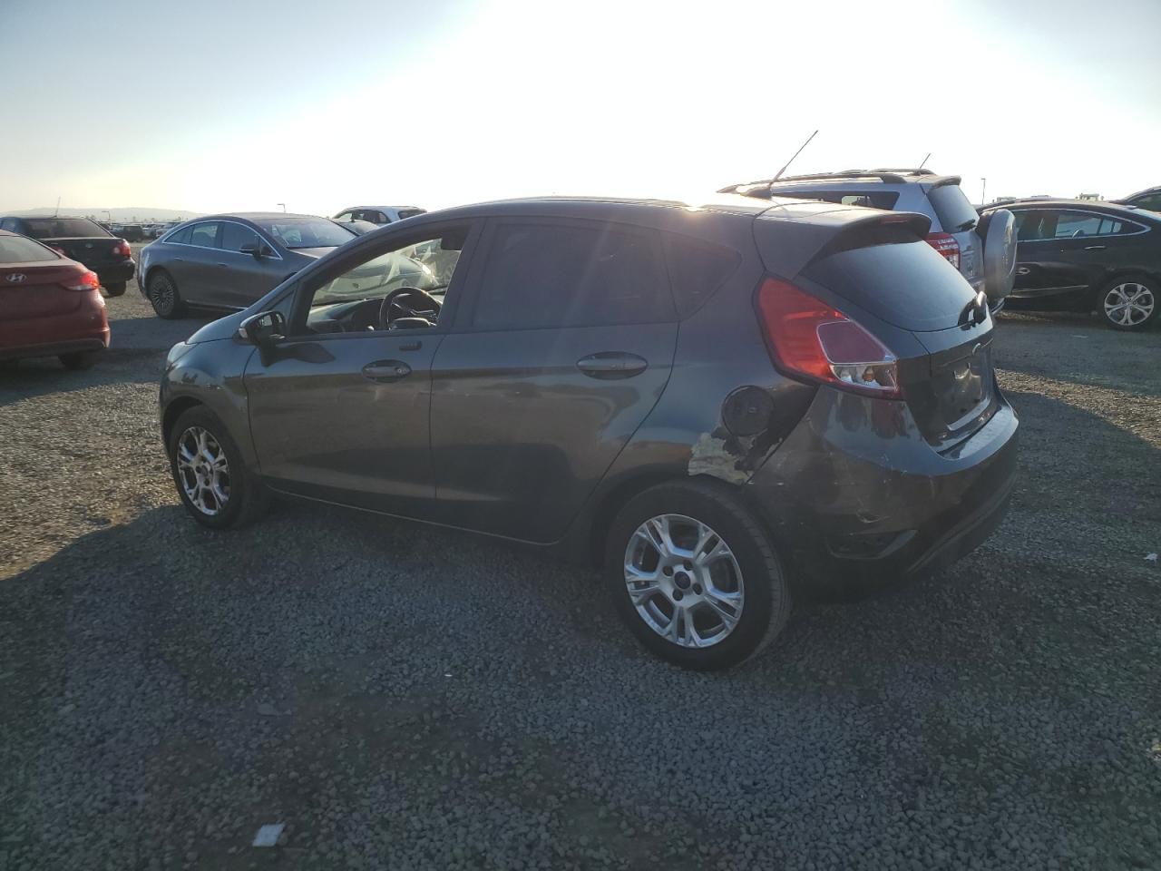 2016 Ford Fiesta Se - Фото 2