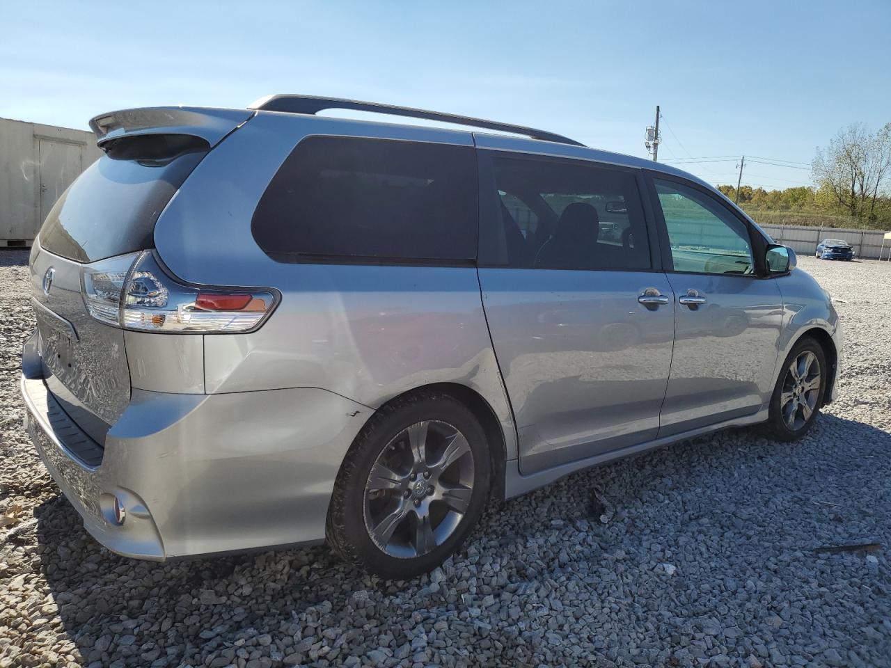 2015 Toyota Sienna Sport - Фото 3