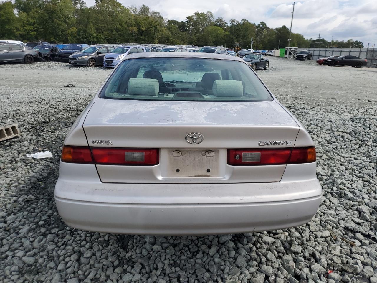1999 Toyota Camry Ce - Фото 6