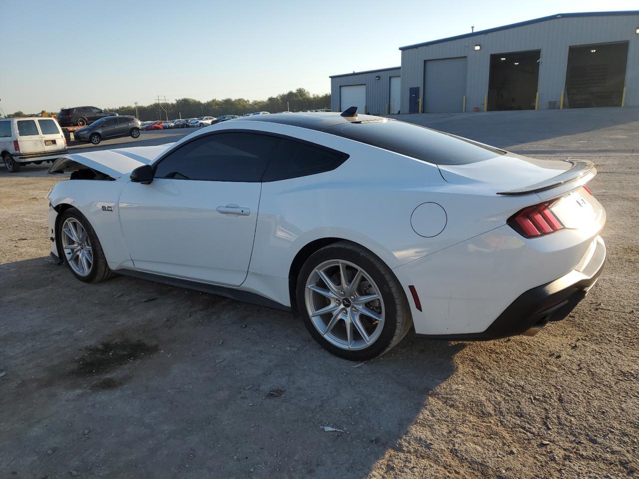 2024 Ford Mustang Gt - Фото 2