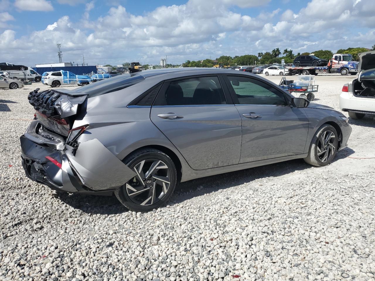 2025 Hyundai Elantra Sel - Фото 3