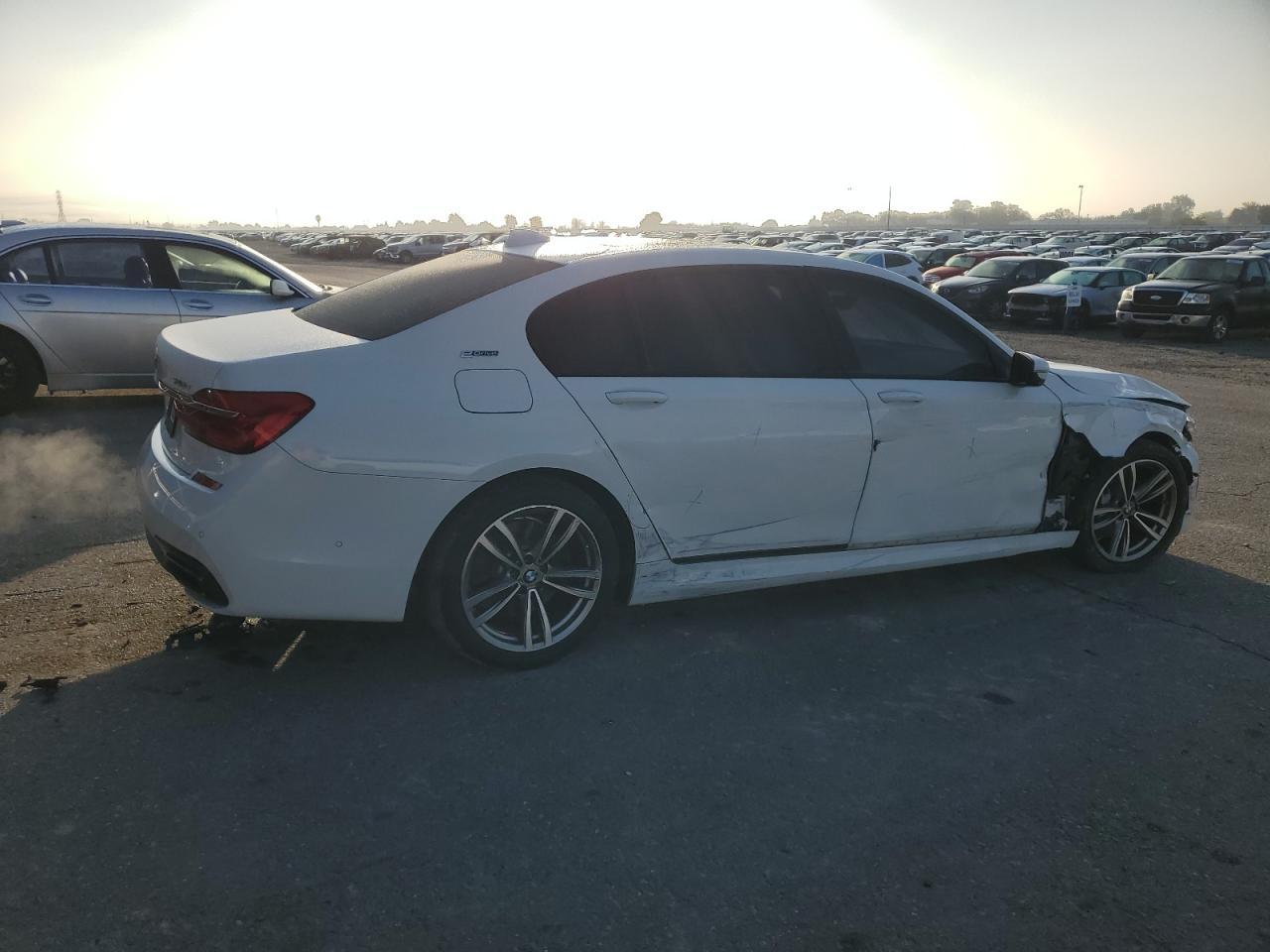 2017 BMW 740 Xe - Фото 3