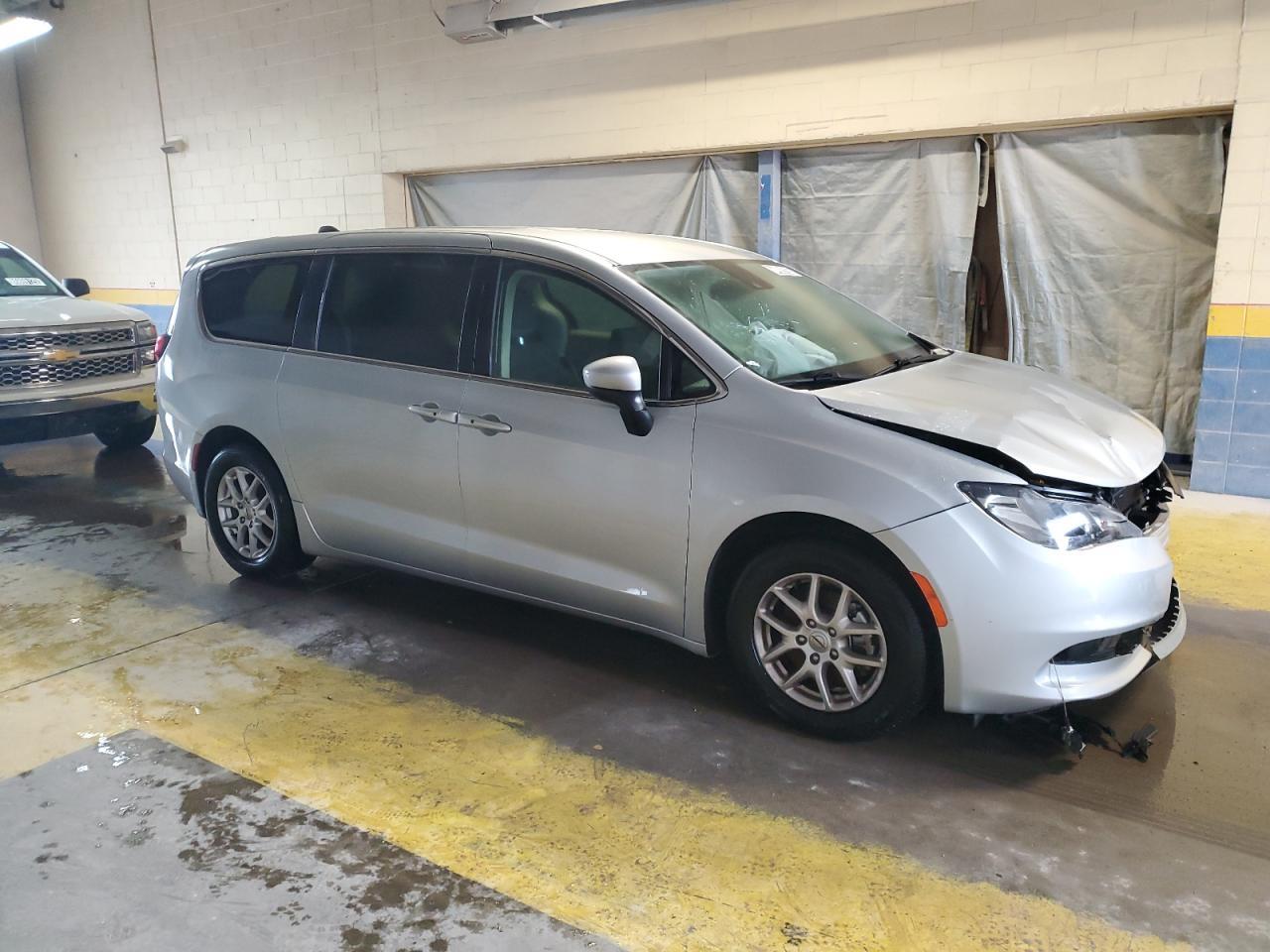 2023 Chrysler Voyager Lx - Image 4