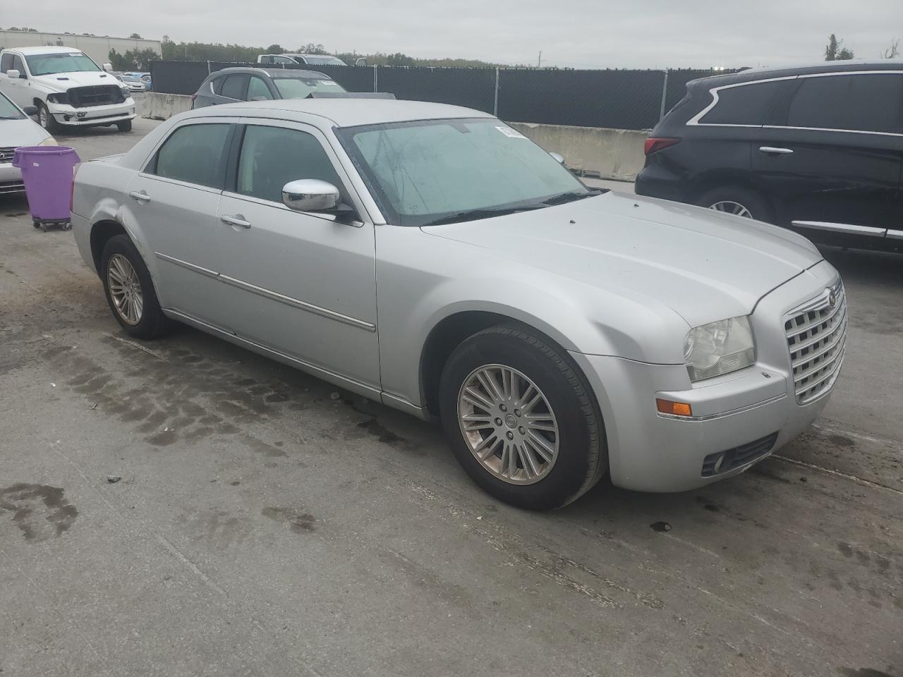 2010 Chrysler 300 Touring - Фото 4