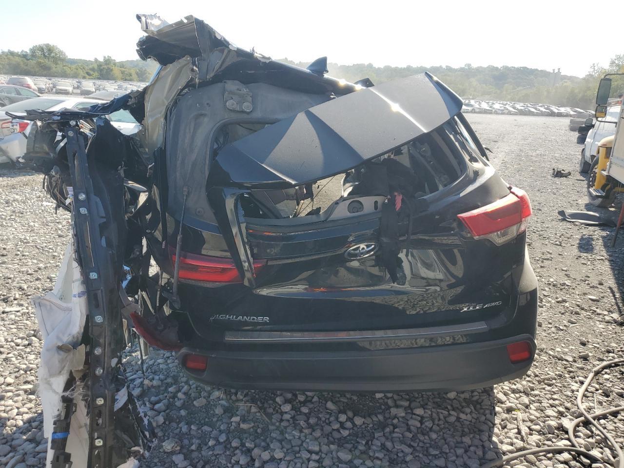 2019 Toyota Highlander Se - Фото 6