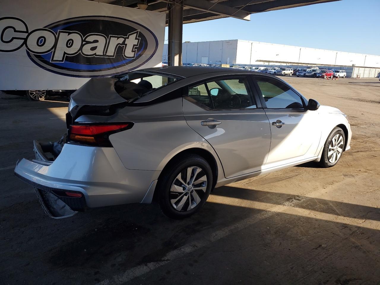 2020 Nissan Altima S - Фото 3