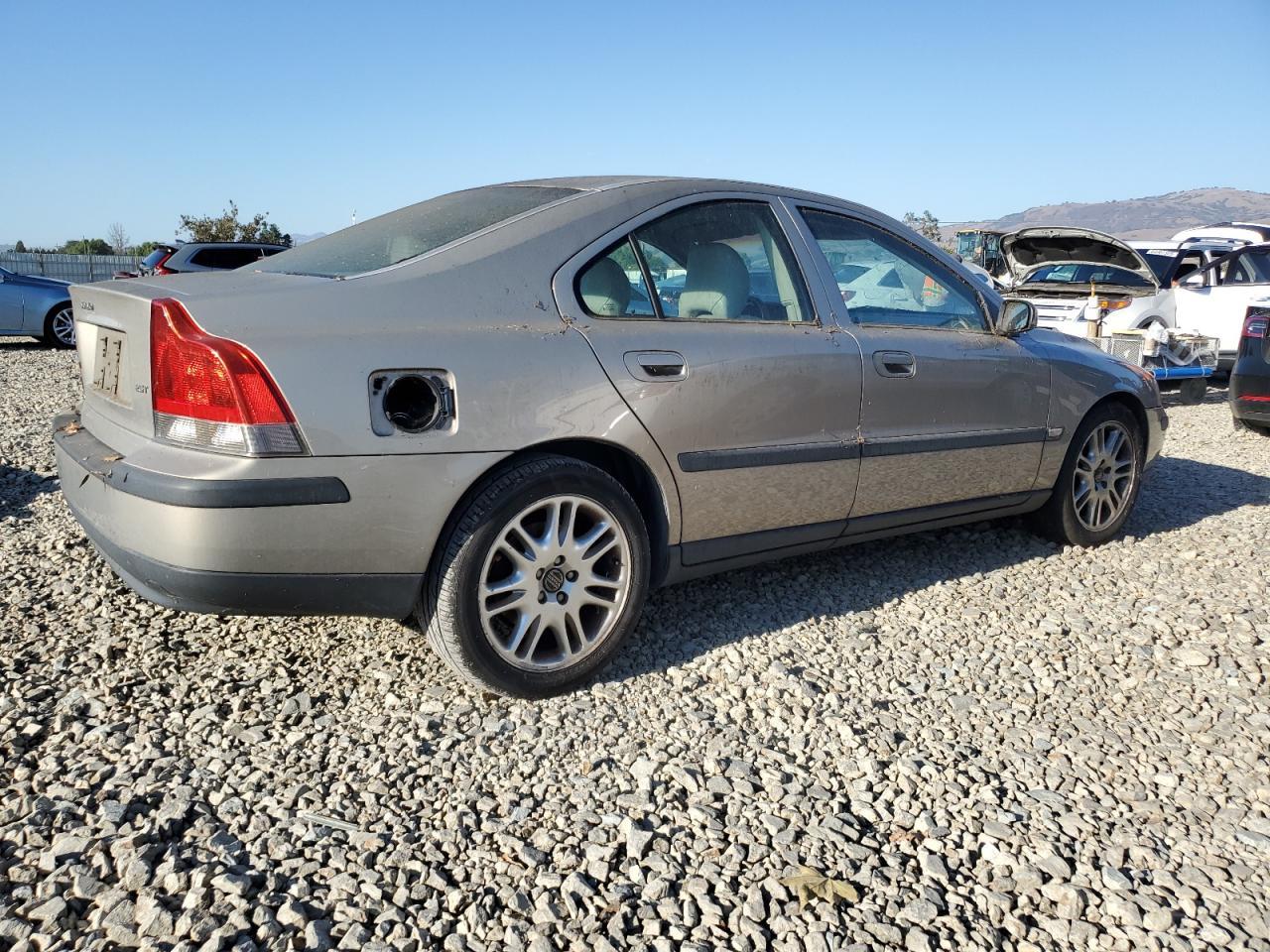 2004 Volvo S60 2.5T - Image 3