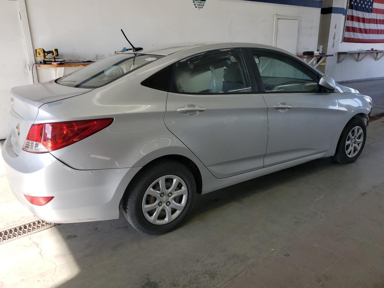 2013 Hyundai Accent Gls - Фото 3