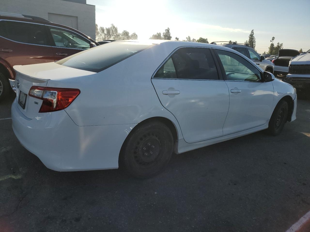 2014 Toyota Camry L - Image 3