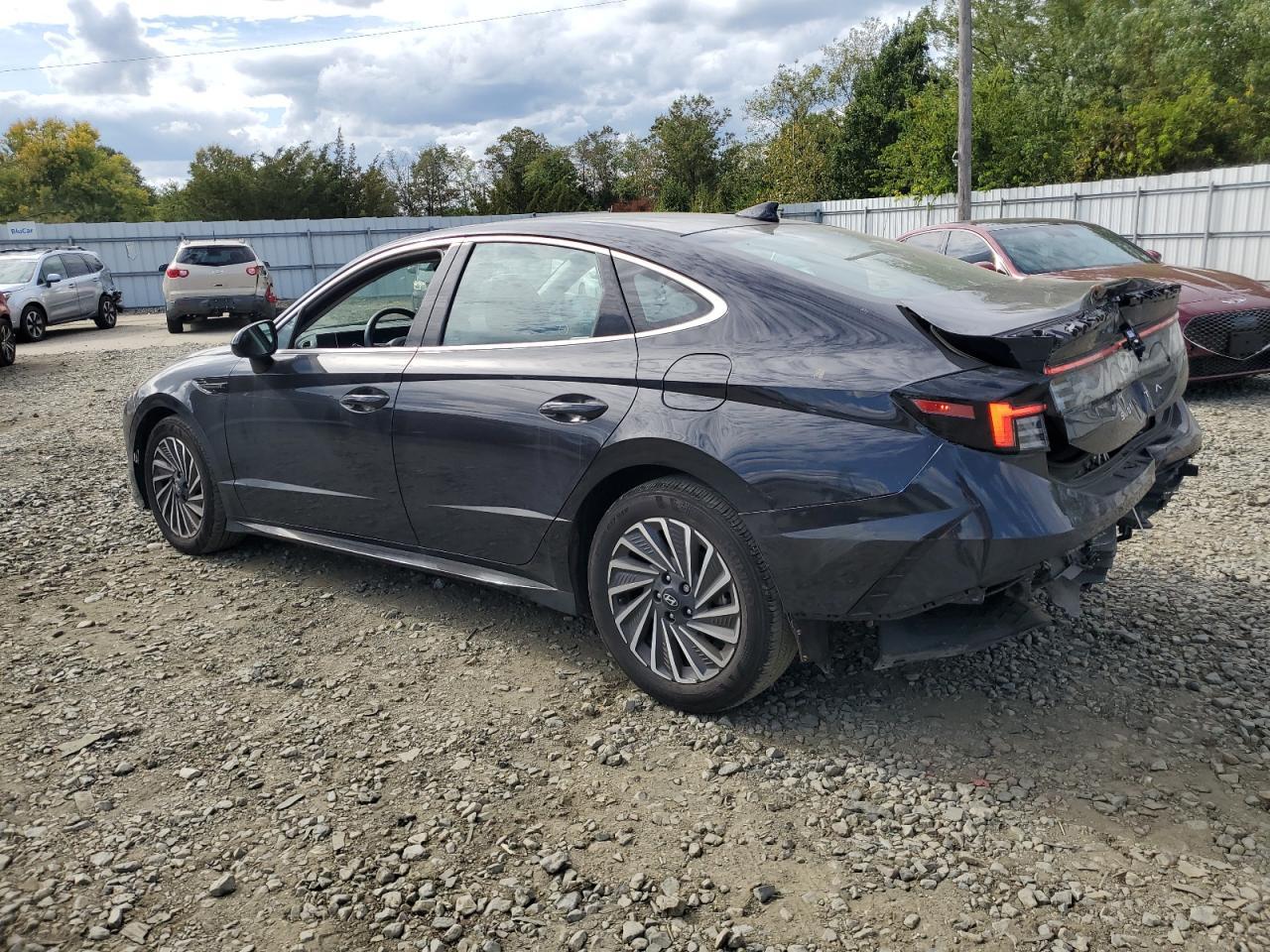 2025 Hyundai Sonata Hybrid - Image 2