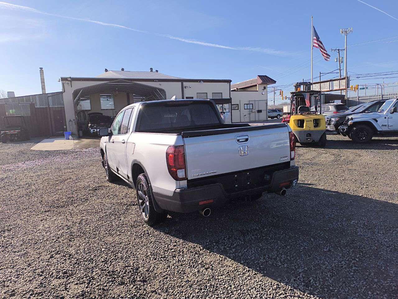 2023 Honda Ridgeline Sport - Image 2