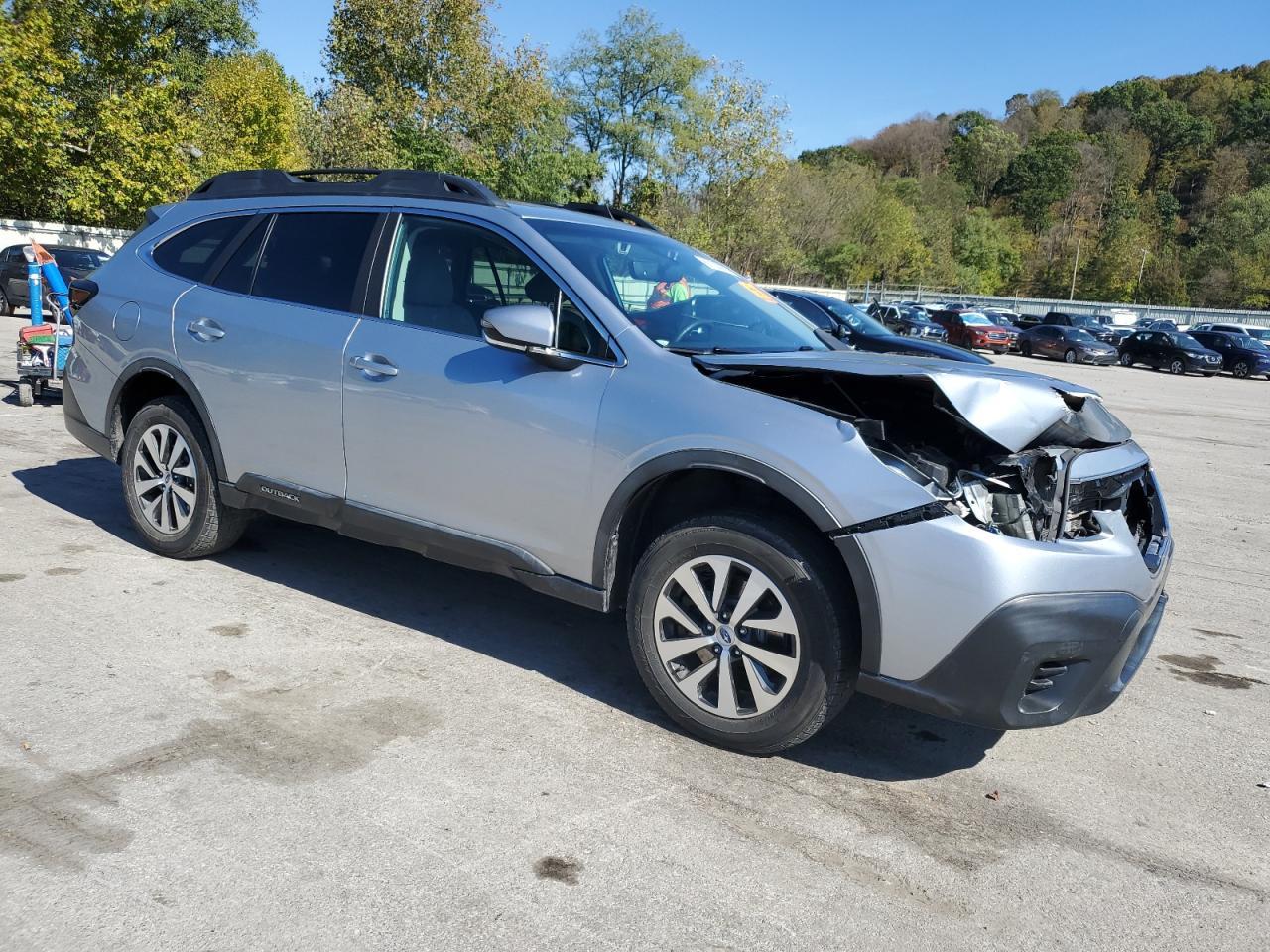 2020 Subaru Outback Premium - Image 4