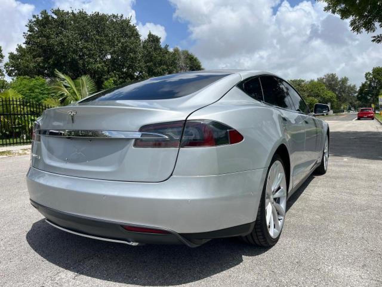 2012 Tesla Model S - Фото 3