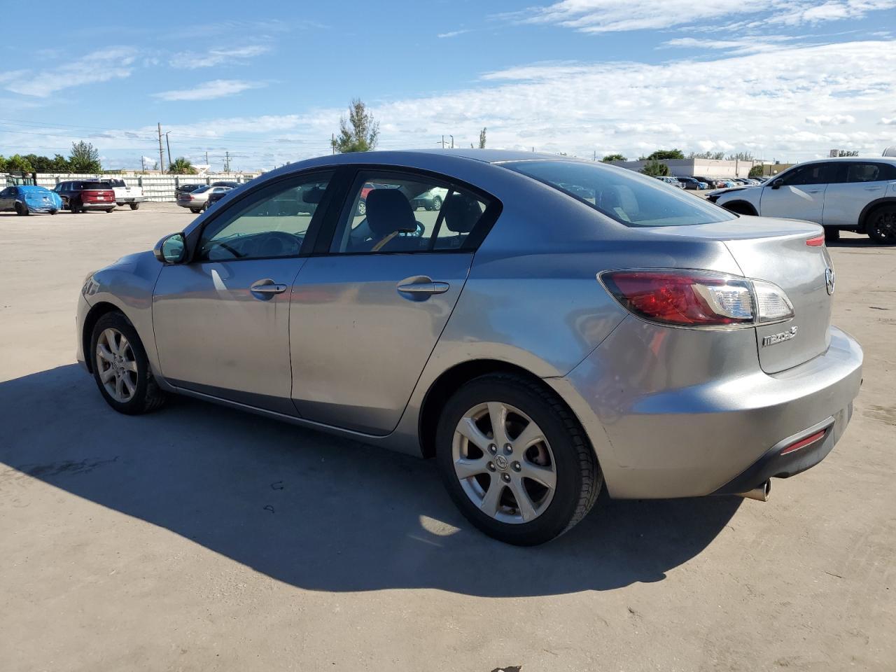 2010 Mazda 3 I - Фото 2
