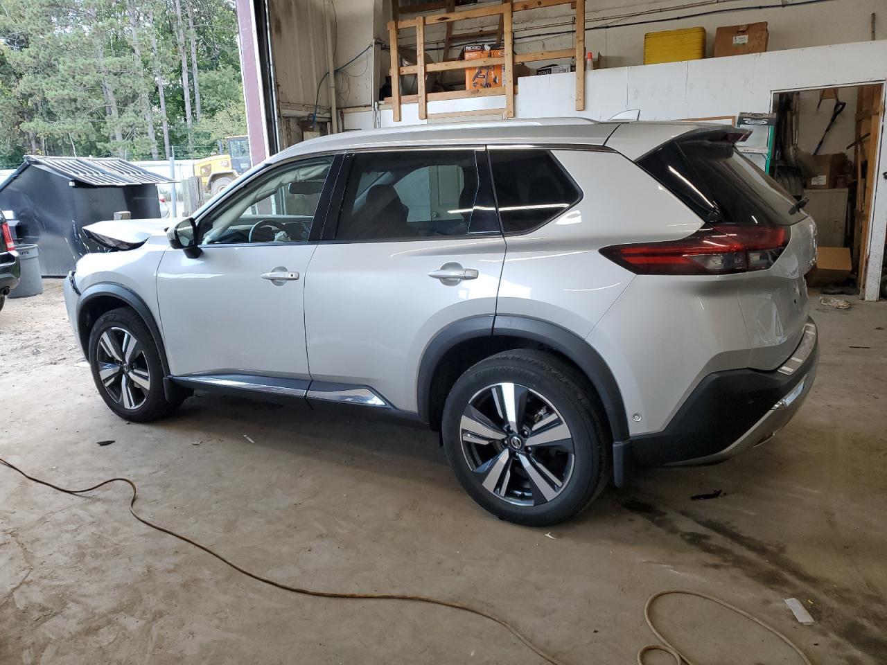 2021 Nissan Rogue Platinum - Фото 2