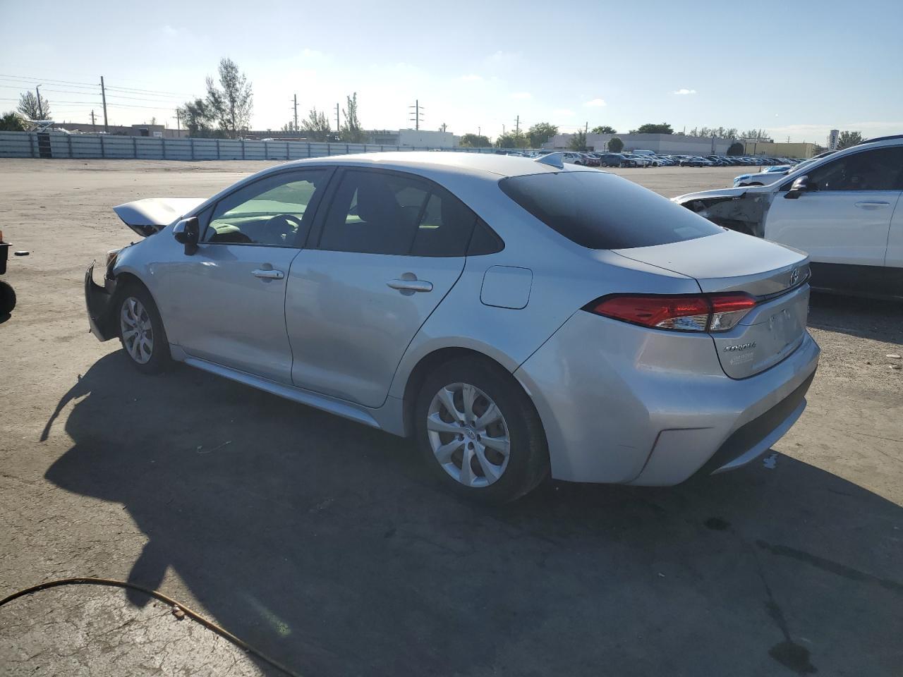 2021 Toyota Corolla Le - Фото 2
