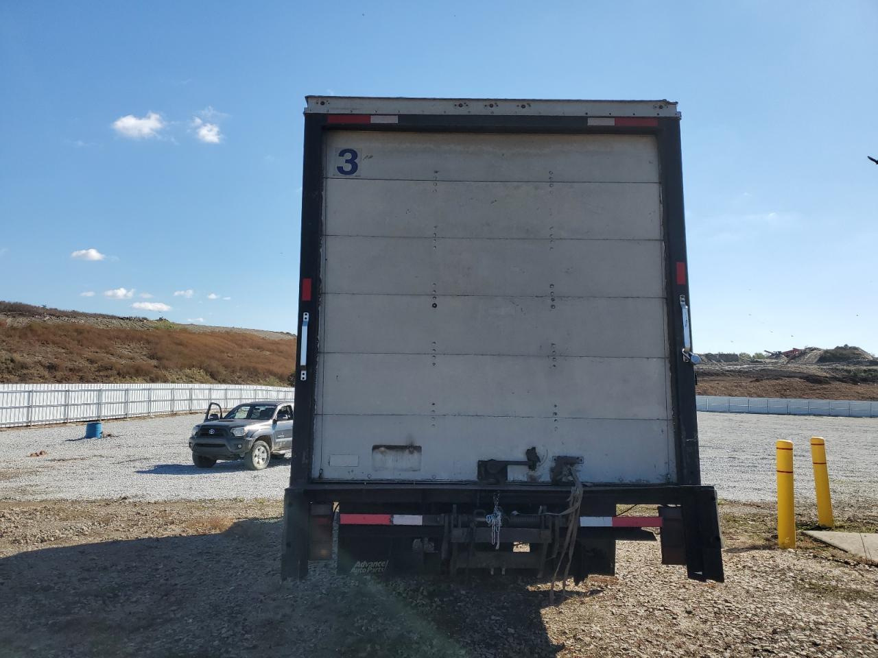 2006 Isuzu Npr Box Truck - Фото 6