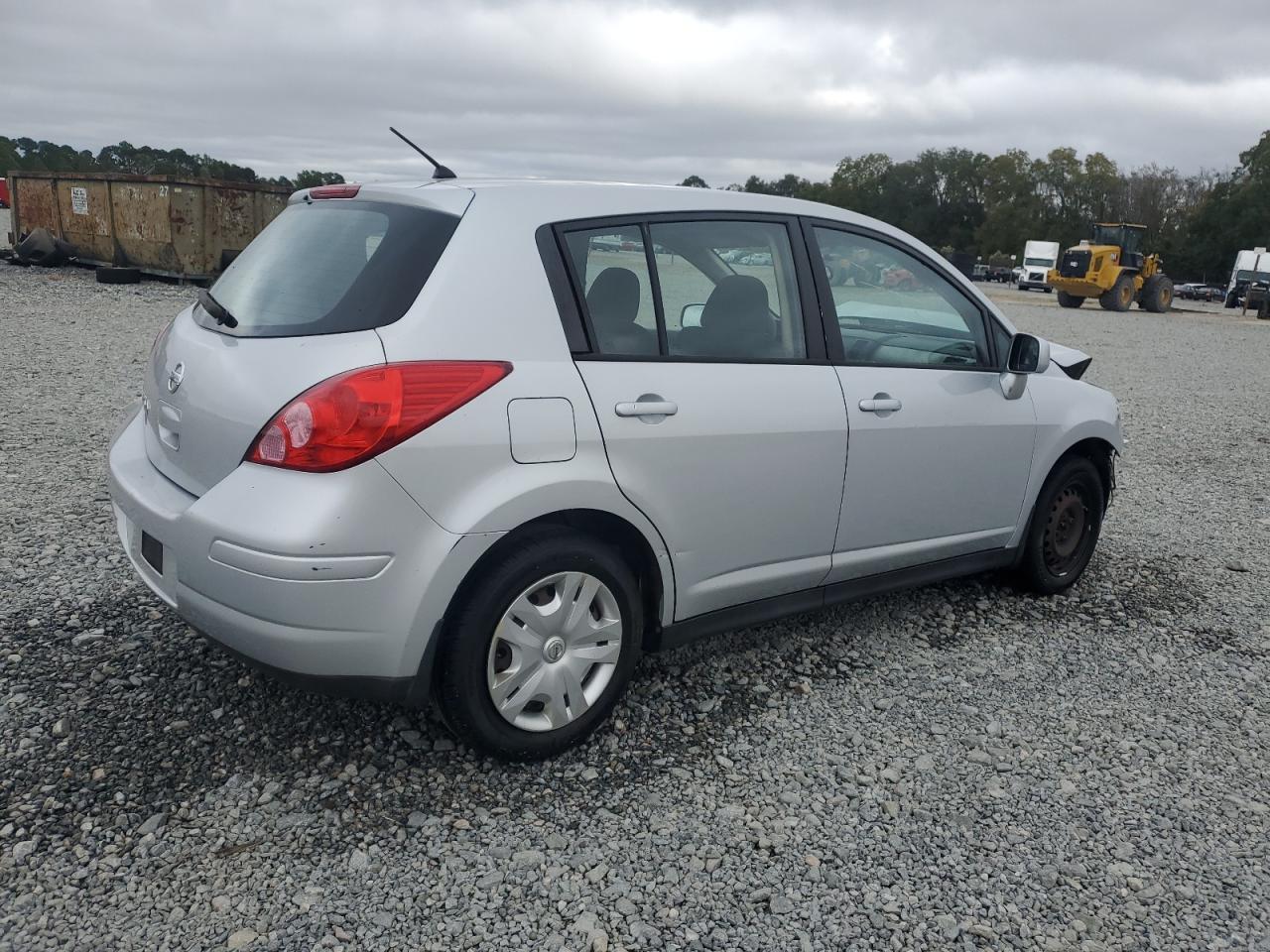 2010 Nissan Versa S - Фото 3