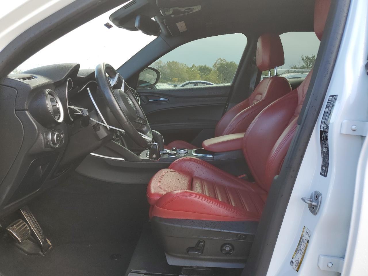 2022 Alfa Romeo Stelvio - Image 7