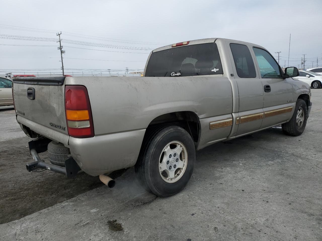 2001 Chevrolet Silverado C1500 - Image 3