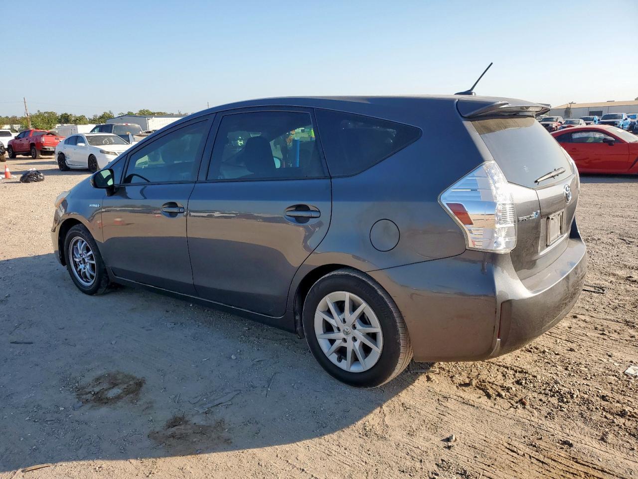 2014 Toyota Prius V - Фото 2