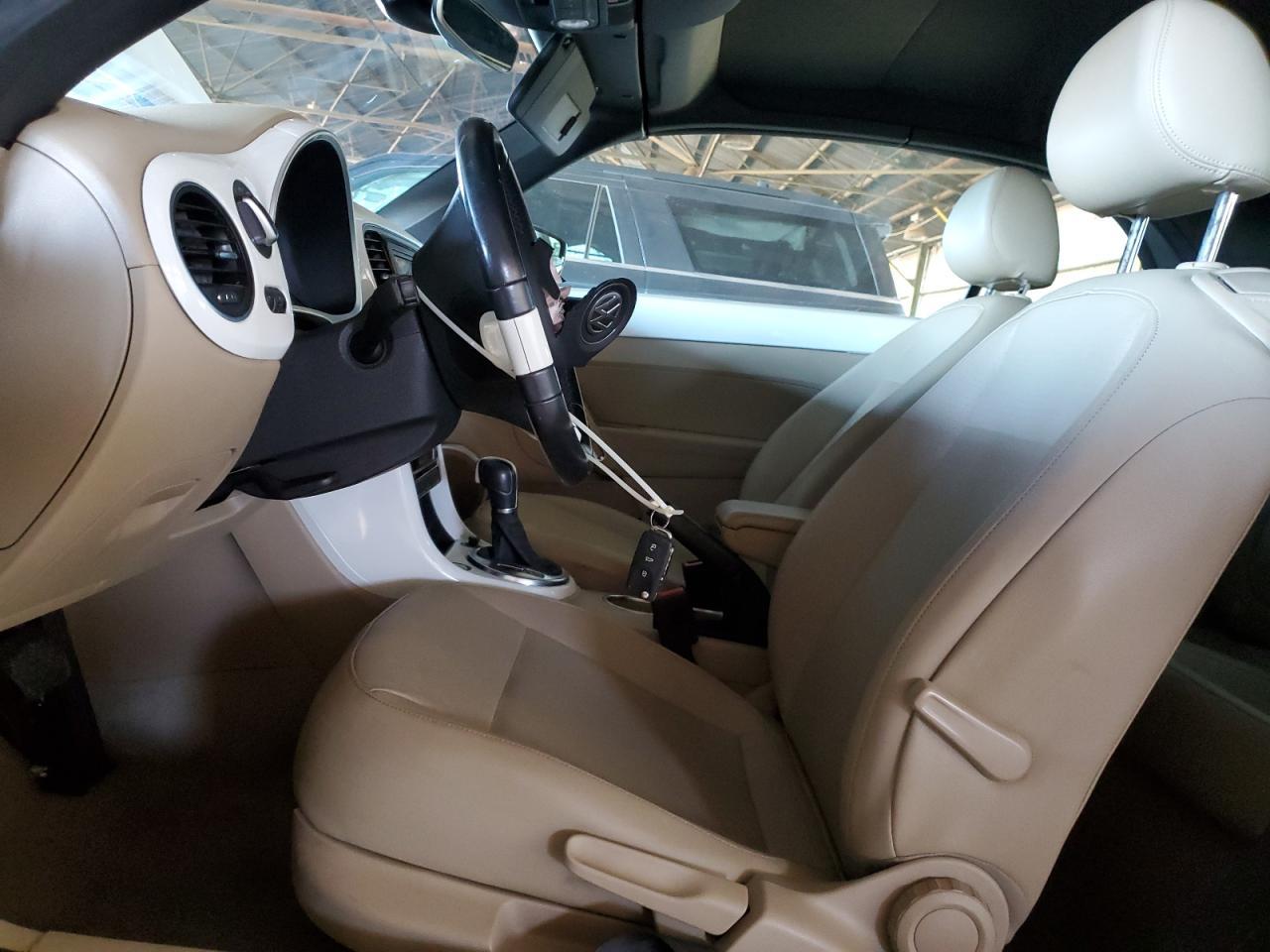 2017 Volkswagen Beetle S/Se - Image 7