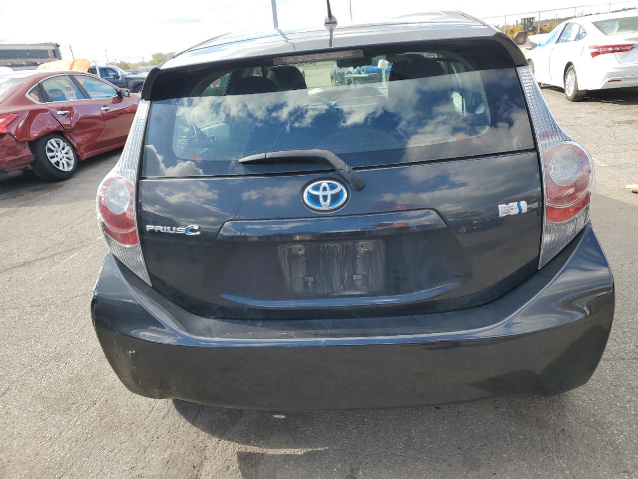 2013 Toyota Prius C - Image 6