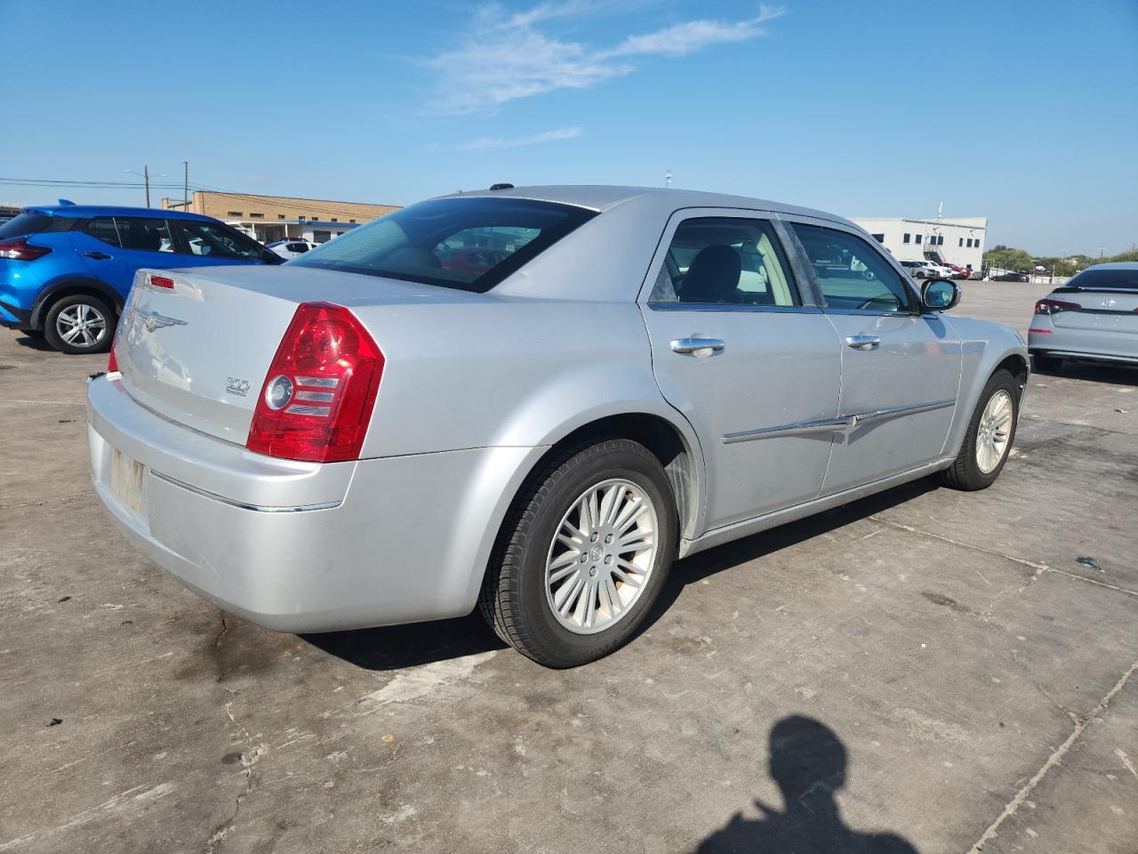 2010 Chrysler 300 Touring - Image 3