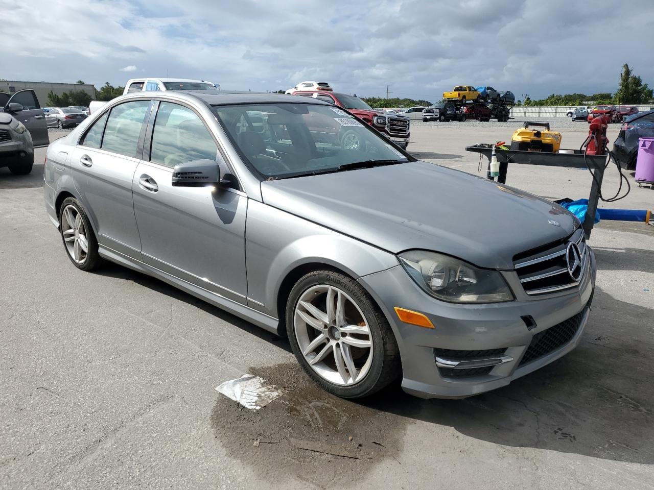2014 Mercedes-Benz C 250 - Фото 4
