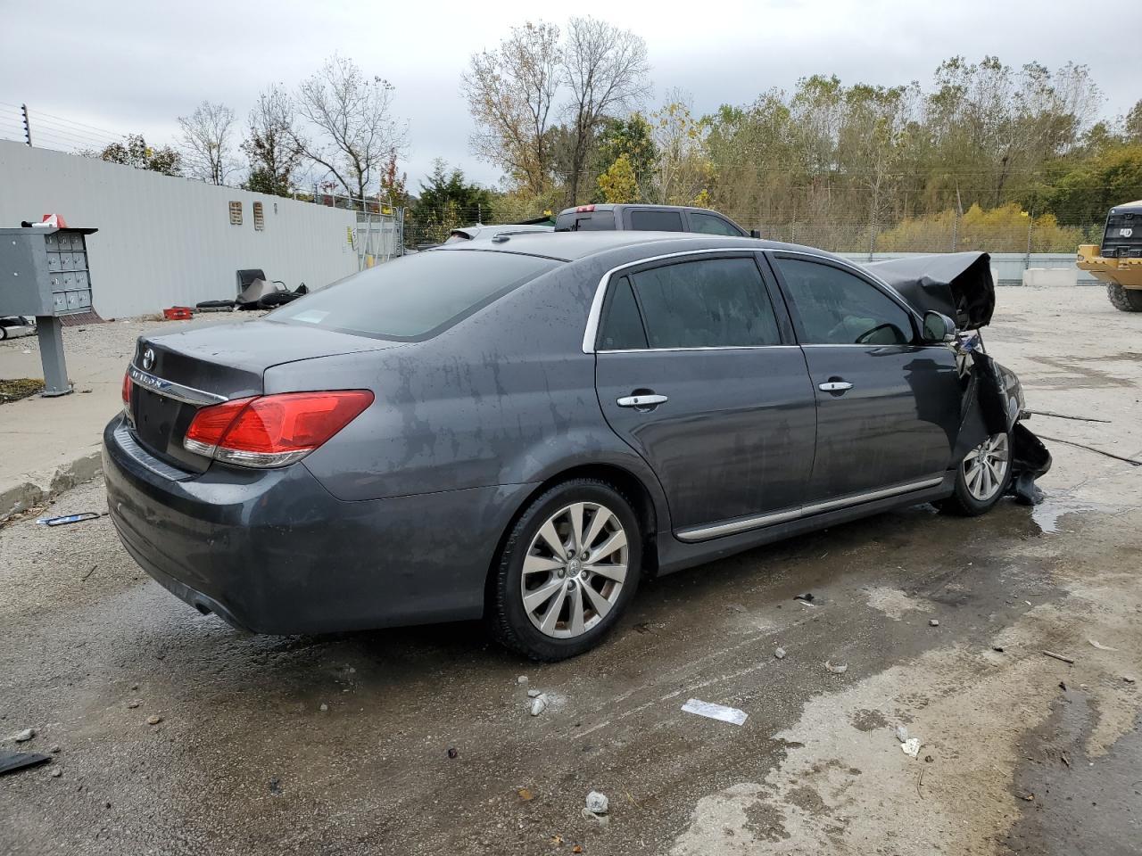 2012 Toyota Avalon Limited - Image 3