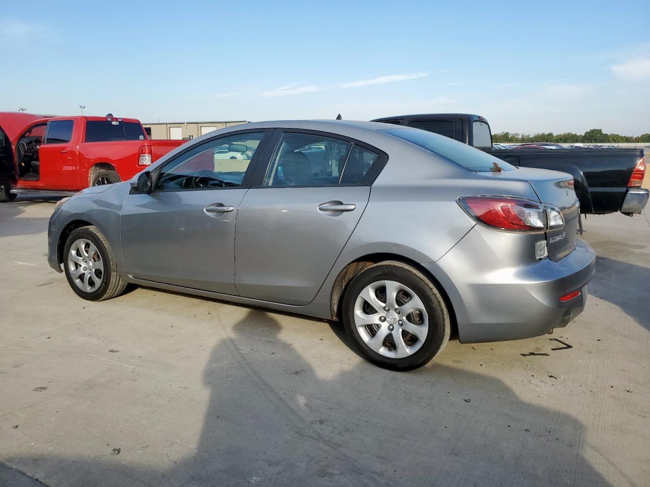 2012 Mazda 3 I - Image 2
